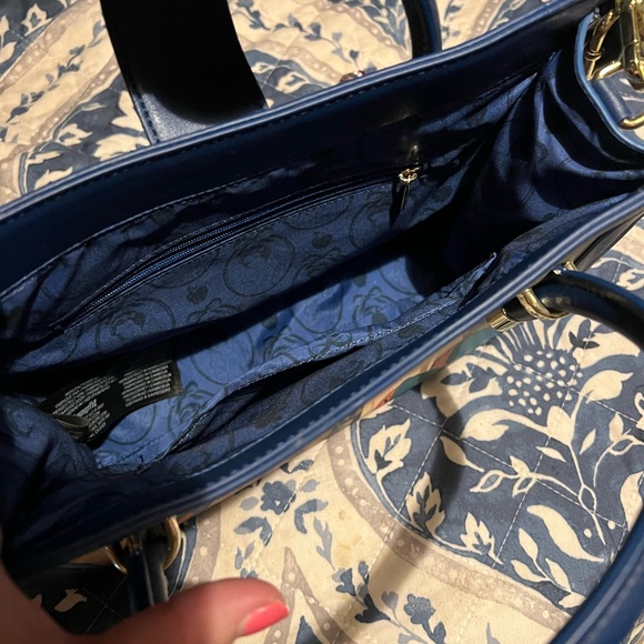 Excellent Used Condition Snow White and the Seven Dwarfs Loungefly - Picture 5 of 5